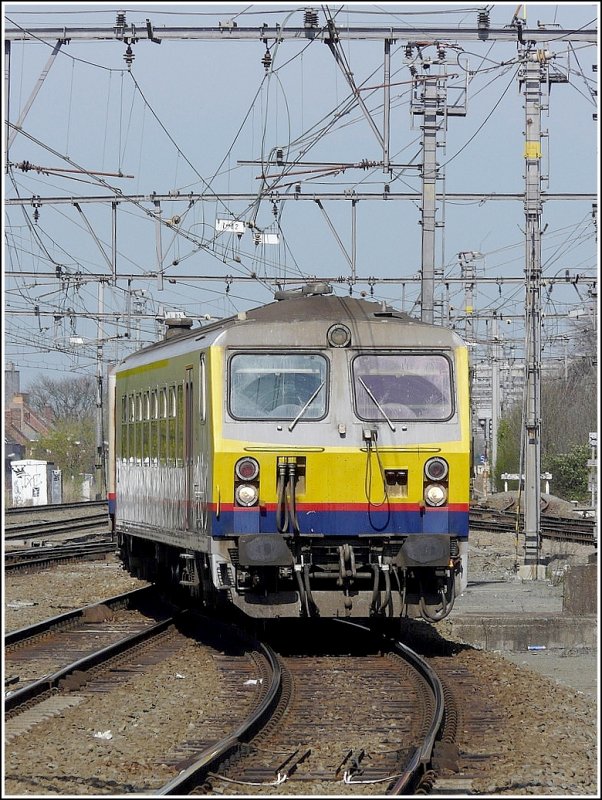 Ein L Zug aus Courtrai/Kortrijk kommt am 10.04.09 in Brgge an. (Jeanny)