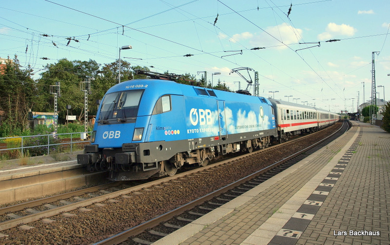 Ein letztes mal aufdrehen bis 200. IC 2082 bei der Ausfahrt am 16.08.09 in L�neburg Richtung Hamburg-Harburg. Ziel ist Hamburg-Altona.