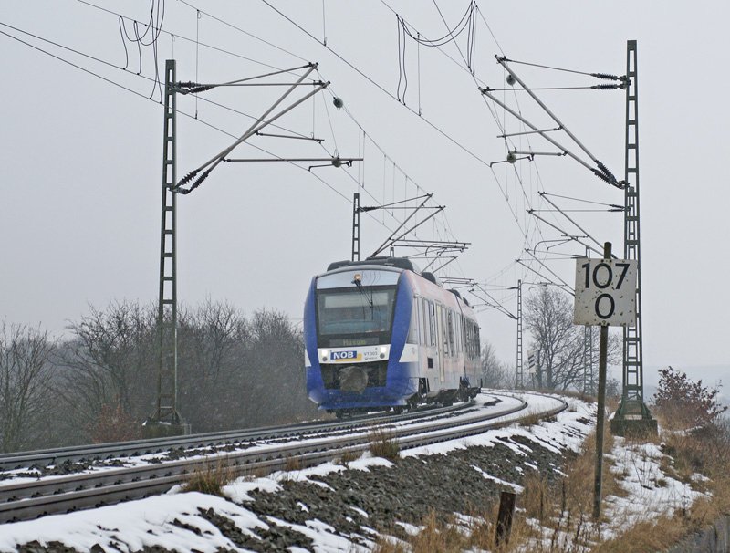 Ein LINT der NOB passiert am 15.02.2009 als Zug nach Husum Osterrnfeld.