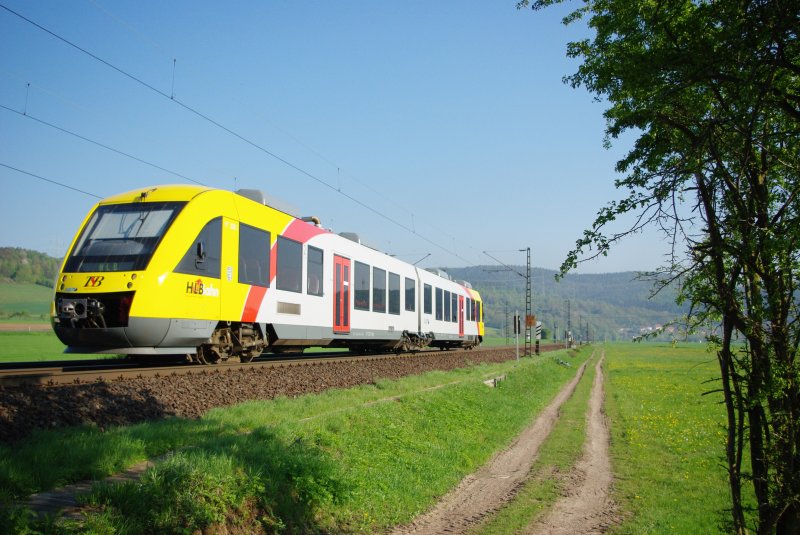 Ein LINT Triebzug der HLB in Fahrtrichtung Norden. Aufgenommen am 25.04.2009 kurz hinter Friedlos.