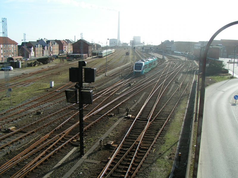 ein LINT41 der Arriva Tog A/S fhrt aus dem Bahnhof Esbjerg aus. Ziel ist wieder Tnder an der deutsch dnischen Grenze.
Ebenso ein Blick auf den Bahnhof von Esbjerg. Zwar enden die Passagierzge hier, Gterzge drfen aber noch bis zum Hafen weiter fahren.(Esbjerg 11.03.2007)