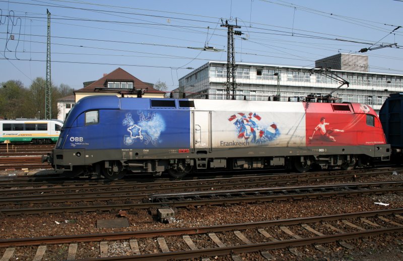Ein Lokportrait von 1116 003 „Frankreich“ am 07.04.2009 in Regensburg.