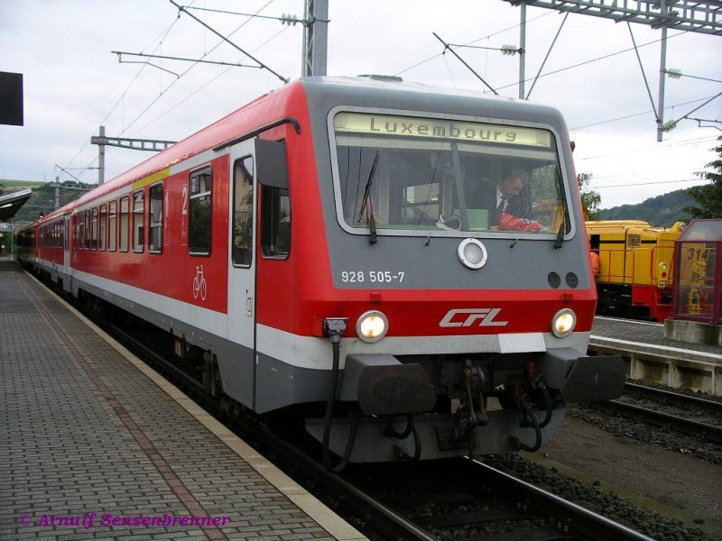 Ein Luxemburger (CFL-Triebwagen 628/928 505) unterwegs in Luxemburg (in Wasserbillig, im Groherzogtum Luxemburg) nach Luxemburg (Luxembourg Gare).

12.07.2004
Wasserbillig
