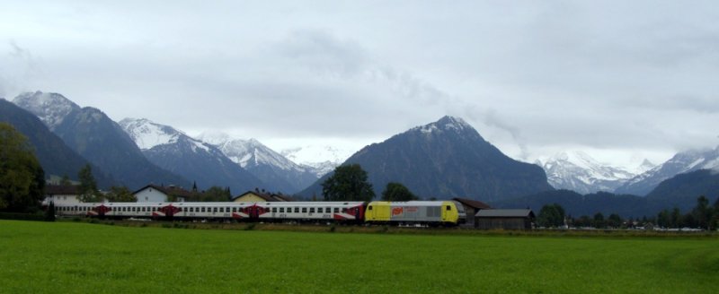 Ein mir leider Unbekannter ALEX Er20 vor den verschneiten Oberstdorfer Bergen. 07.09.07