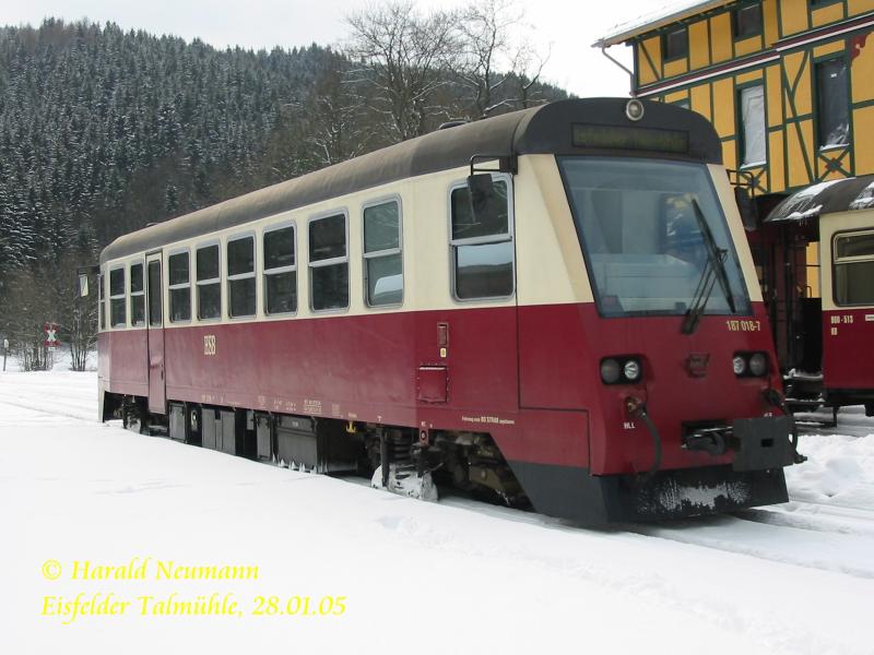 Ein moderner VT187 der HSB im Bf Eisfelder Talmhle. Die Aufnahme entstand am 25.01.05.