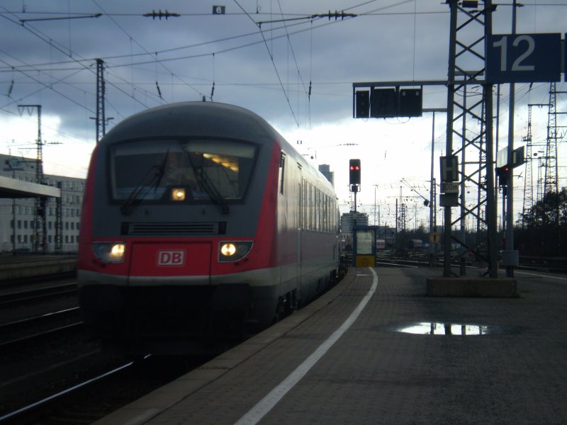Ein Mnchen-Nrnberg-Express bei der Einfahrt in Nrnberg.