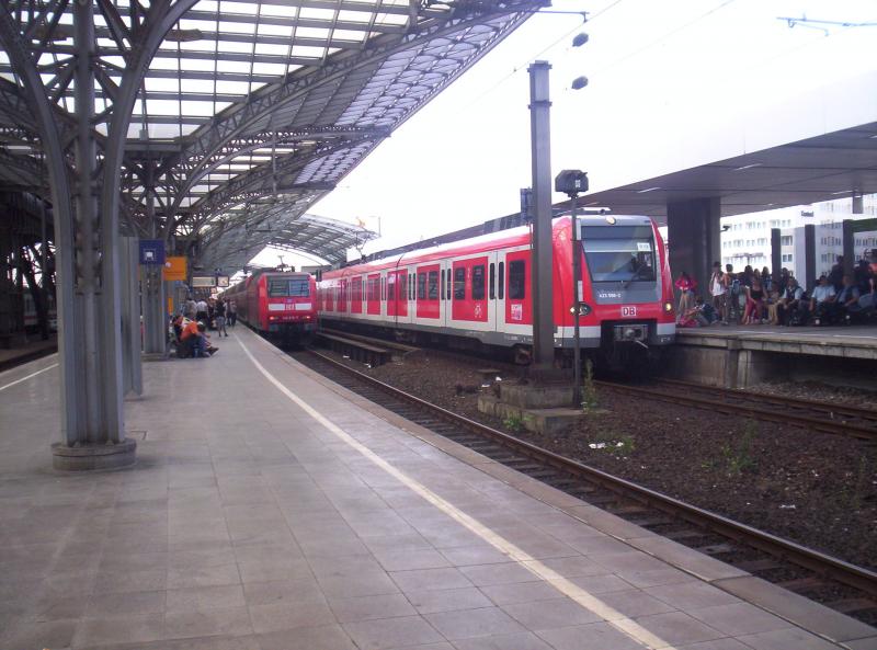 Ein M�nchener 423 in K�ln als S13 nach Troisdorf am 17.08.2005