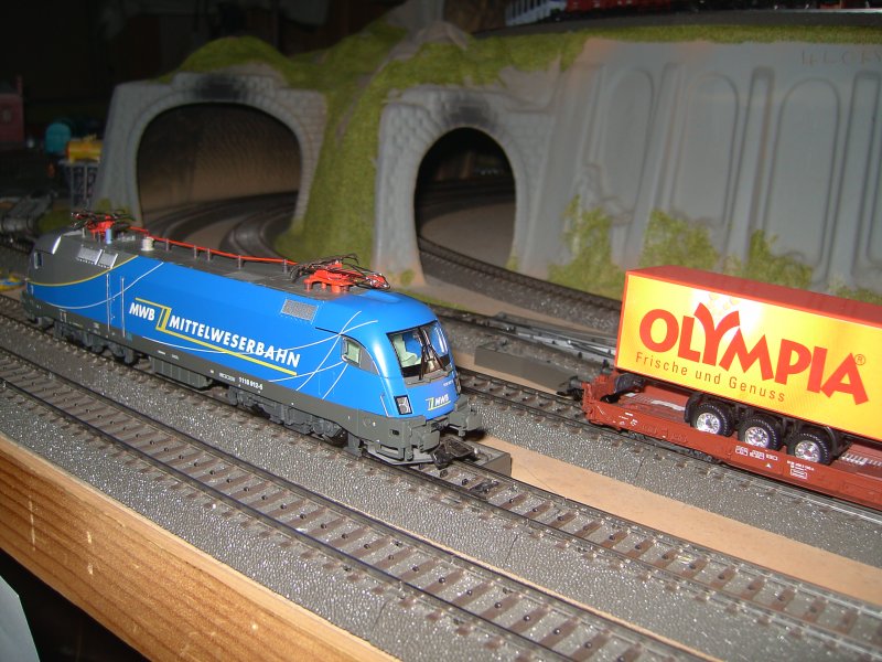 Ein MWB Taurus wartet auf neue einstze auf einem Nebengleis. 