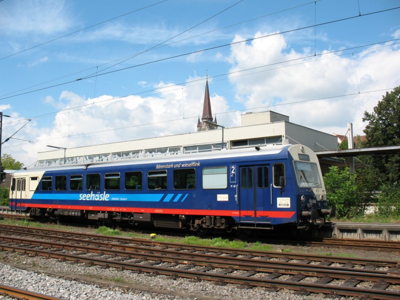 Ein NE81 der HzL ist abfahrbereit nach Stockach in Radolfzell