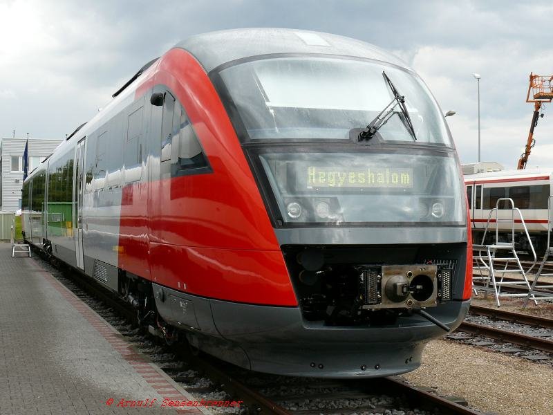 Ein neuer Diesel-Desiro, gebaut f�r den Einsatz in Ungarn und bei der MAV als Reihe 6342 eingereiht, bei der Jubil�umsausstellung im PCW.
19.08.2007 Wegberg-Wildenrath (PCW)

