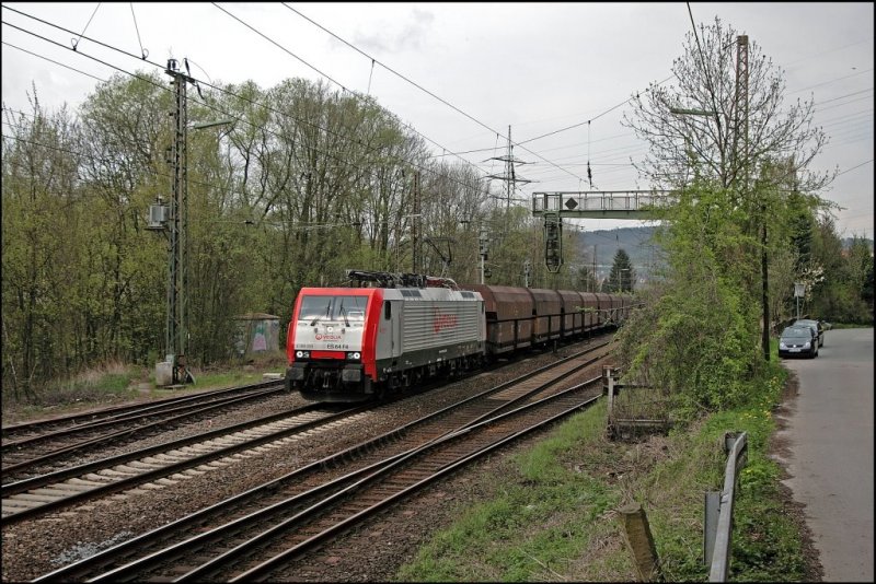 Ein neuer Fotopunkt: Die E189 093 von VEOLIA TRANSPORT bringt bei Letmathe einen Leerzug vom Kraftwerk Elverlingsen zurck an den Rhein. (25.04.2008)
