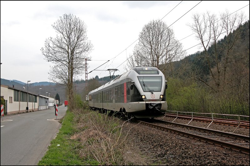 Ein neuer Fotopunkt wurde mitt dem ET23003 bei Werdohl getestet. Er f�hrt als ABR99623, (RE16  Ruhr-Sieg-Express ) nach Esesen Hbf. (21.04.2008)
