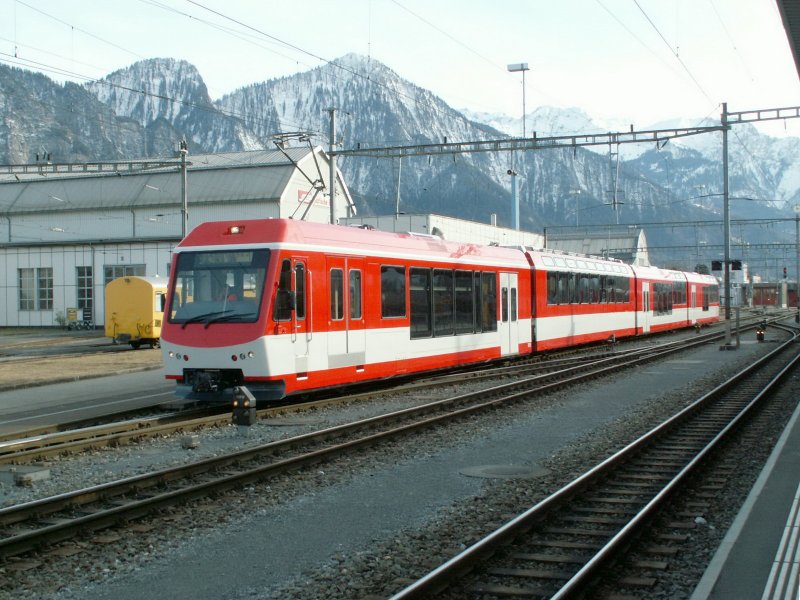 Ein neuer,noch unbeschrifteter,4 teil.Triebzug(Zahnrad/Adhsion)von Stadler Rail fr die MGB,kommt gerade von einer Testfahrt zurck.Landquart 05.02.08