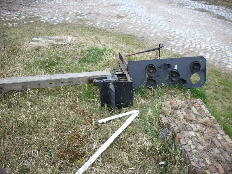 Ein nichtmehrgenutzes Lichtsignal auf der Ladestra�e von Bergen/R�gen.