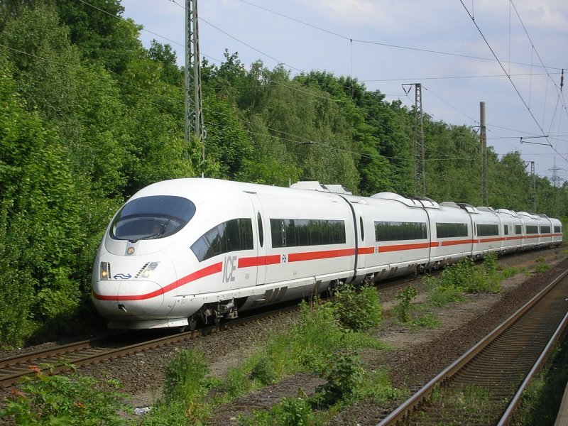  Ein Niederlnder ,ICE 406/403,Nr.4654,ICE 124 International von Oberhausen nach Amsterdam Centraal,ber Utrecht Centraal in Dinslaken auf dem Durchfahrgleis ,Bhf. Dinslaken hat nur RB und RE Halt.(24.05.2008)