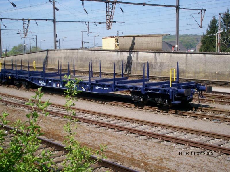 Ein noch neuer Gterwagen wartet im Verschiebebahnhof von Ptange  auf seinen ersten Einsatz.  14.02.05