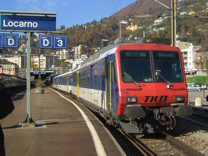 Ein NPZ am 02.11.2007 bei der Ausfahrt aus Locarno in Richtung Bellinzona. 