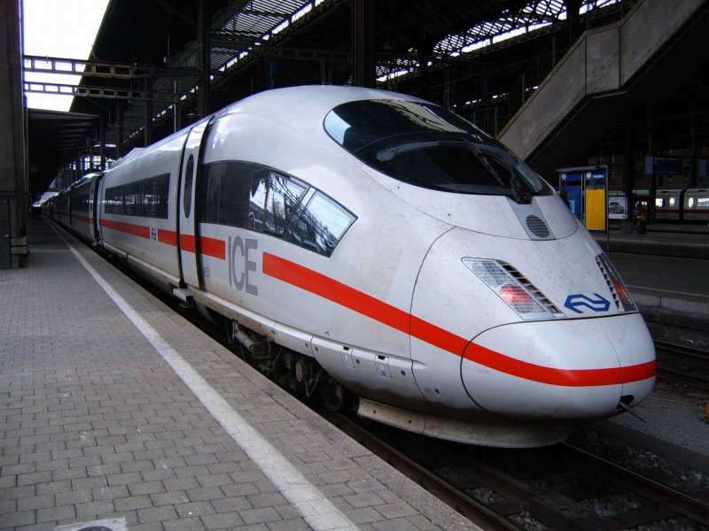 Ein NS 406 ICE 3 ist gerade in Basel SBB aus Deutschland eingefahren (03.07.2007)