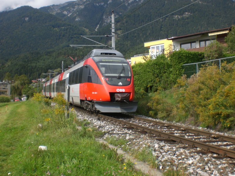 Ein BB Talent 4024 eilt als R5452 von Innsbruck nach Scharnitz gen Karwendel.
21.9.2008