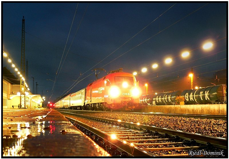 Ein BB Taurus mit dem BB EuroCity 631 Alpen-Adria Universitt Klagenfurt bei seinem Aufenthalt in Knittelfeld. 12.09.2008