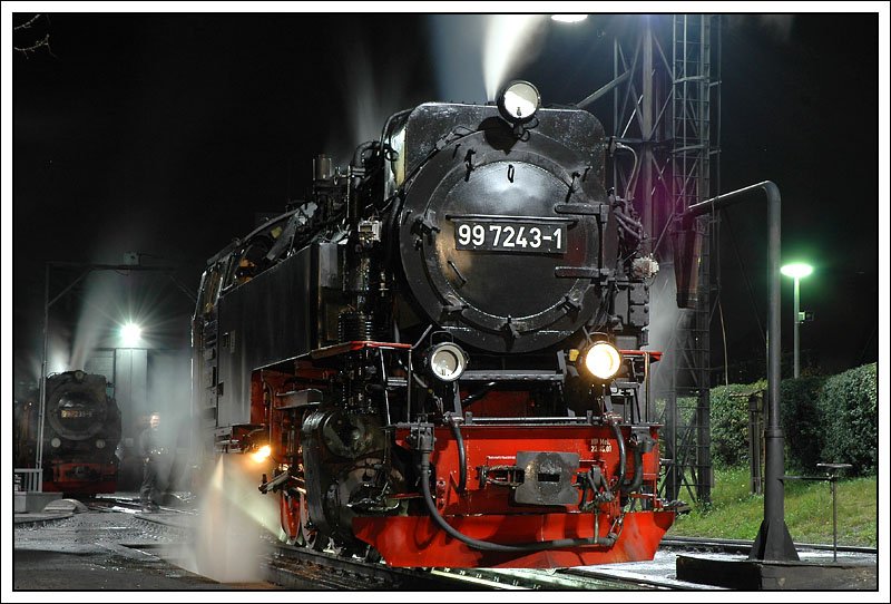 Ein paar Handgriffe noch, dann ging 99 7243 am 9.10.2007 zur Nachtruhe im Depot in Wernigerode ber.

