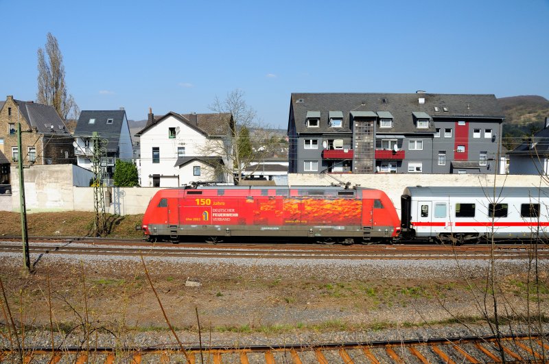 Ein paar Minuten spter war die Feuerwehr-101 auf der linken Rheinstrecke unterwegs. Nchstes Ziel: Koblenz. (Boppard, April 2009).
