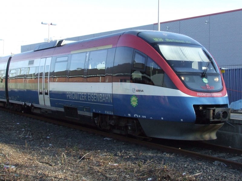 Ein PEG VT 643 Talent steht eben aus Oberhausen eingefahren im Endbahnhof Duisburg-Ruhrort. (23.03.2008)