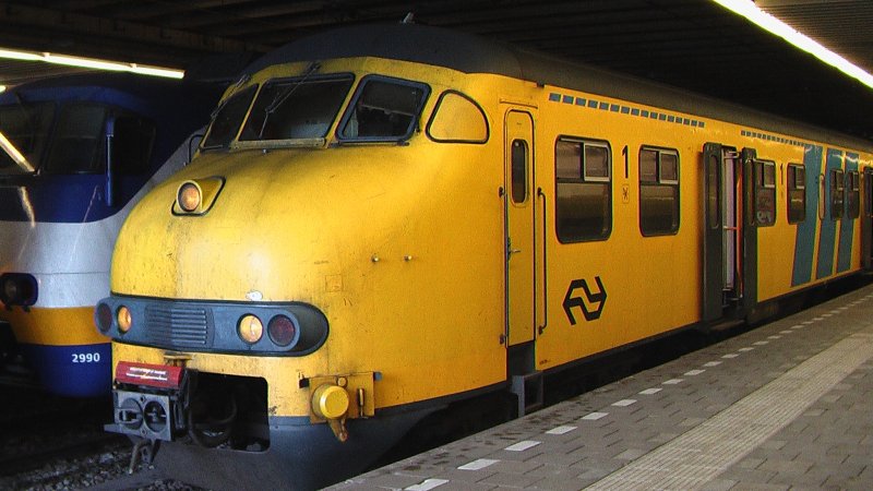 Ein Plan V Triebzug steht am 4. August 2006 in Den Haag Centraal.