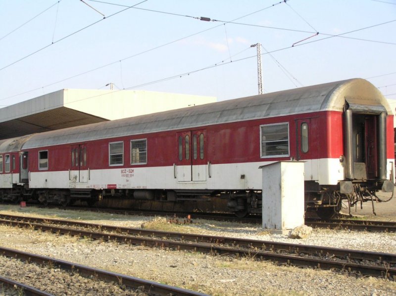 Ein Postwagen der BDZ, der Teil vom Nachtzug Sofia-Kardam ist, Sofia Hbf.