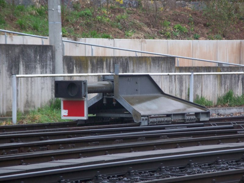Ein Puffer f�r die Fahrzeuge der Stuttgarter Stadtbahn die mit Scharfenberg-Kupplung ausgestattet sind. Stuttgart nahe der Haltestelle S�dheimer Platz gegen�ber der Seilbahn zum Waldfriedhof am 31. M�rz 2007. 