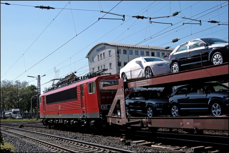 Ein R8 f�r �bersee: 155 182 schleppt den CSQ 60062(?)  AUDI-EXPRESS  von Ingolstadt nach Emden und hat am Haken nur 12 Autotransportwaggons. (08.05.2008)
