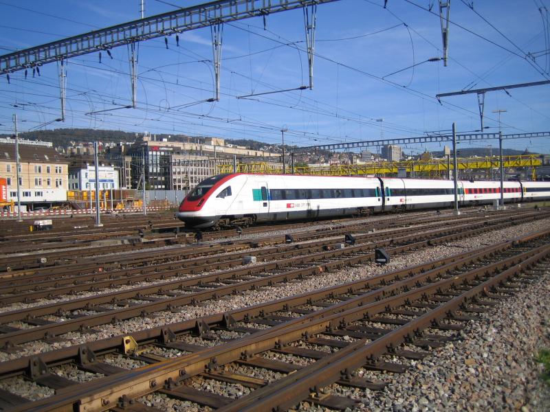Ein RABDe 500 verliess am 9.10.05 Zrich als ICN 527 nach St. Gallen.