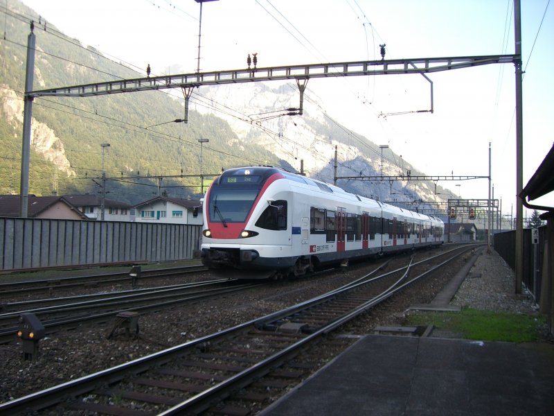 Ein RABe 523 in Erstfeld bei der Einfahrt! (08.09.2007)