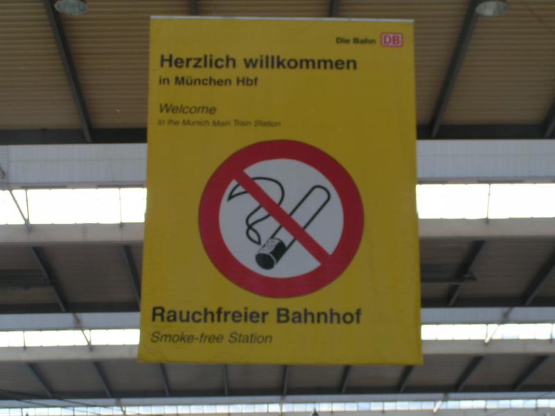 ein  Rauchfreier  Bahnhof der Hbf. Mnchen 2005-06-03