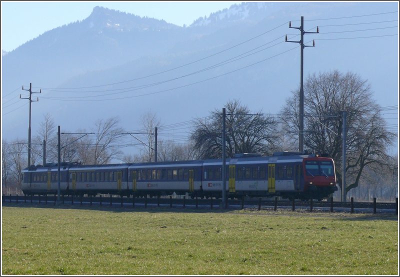 Ein RBDe 560 aus Chur nhert sich Sargans. (29.01.2008)