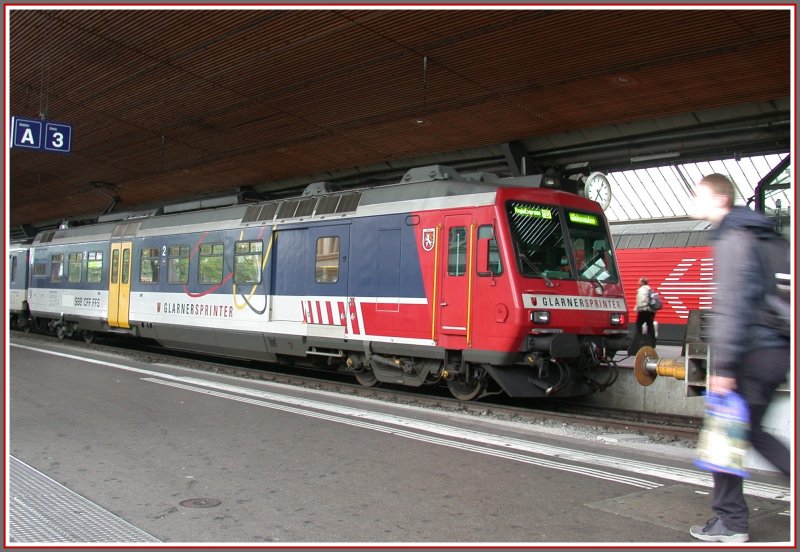 Ein RBDe 560 verkehrt als RegioExpress  GlarnerSprinter  direkt zwischen dem Glarnerland und Zrich HB. Ziel ist Schwanden. (29.05.2007)