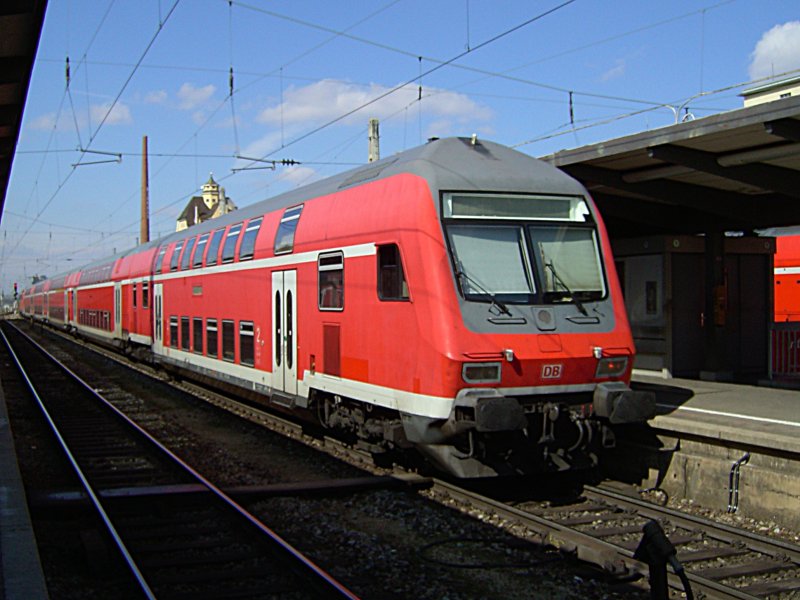 Ein RE am 24.03.2008 bei der Ausfahrt aus dem Augsburger Hbf. 