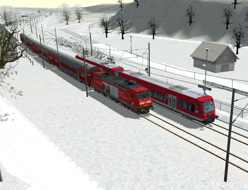 Ein RE gezogen von einer 146.2 trifft auf dem Weg nach Konstanz zwei 650 Regioshuttle. Schwarzwaldbahn vn Halycon!