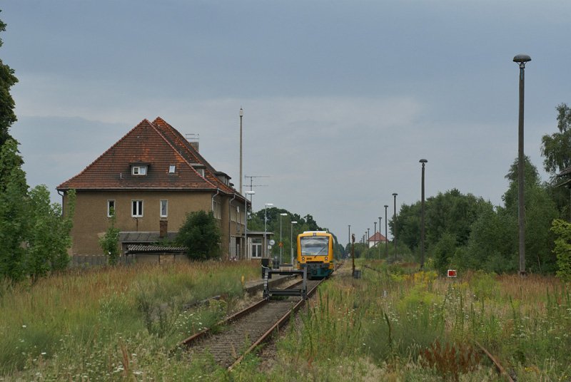 Ein Regio-Shuttle der ODEG steht am 30.07.2008 in Mirow zur Abfahrt nach Neustrelitz bereit.