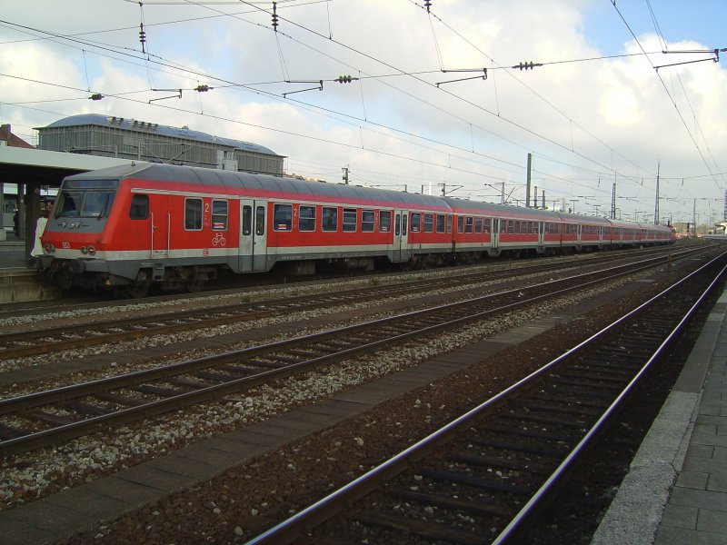 Ein Regional Express am 31.10.2007 bei der Ausfahrt aus Mnchen Ost. 
