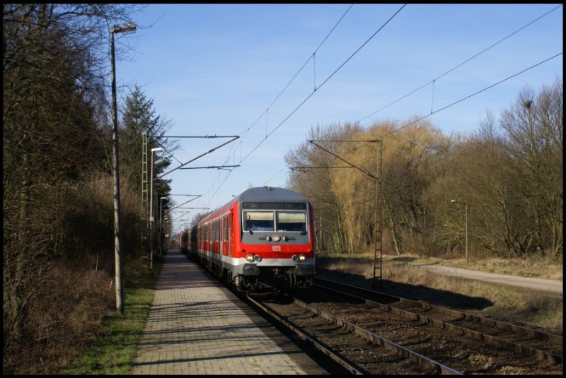 Ein Regional-Express von Kiel Hbf nach Hamburg Hbf am 16.02.2008 am Haltepunkt Prisdorf