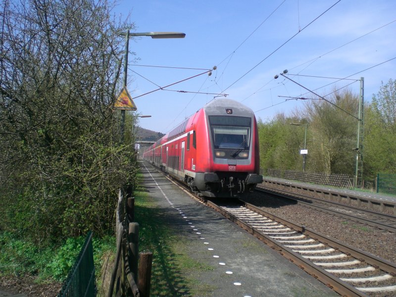 Ein Regionalexpress von Marburg nach Kassel Hbf,
gemacht in Brgeln 