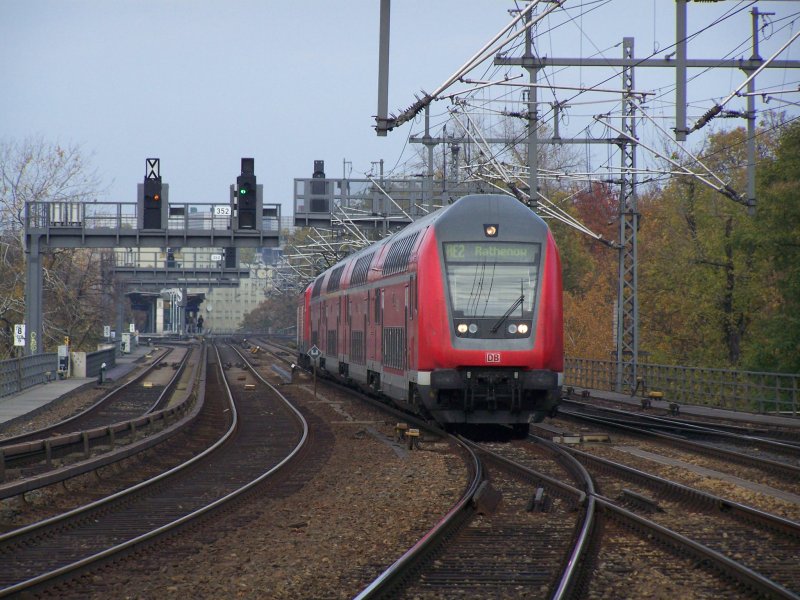 Ein RegionalExpress nach Rathenow fhrt am 29.Oktober 2007 in den Bahnhof Berlin-Zoologischer ein.
