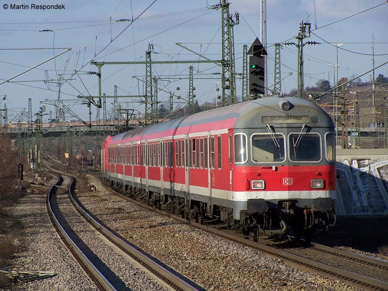 Ein RegionalExpress nach Stuttgart Hbf durchfhrt Stuttgart-Untertrkheim am 07.Febraur 2008.