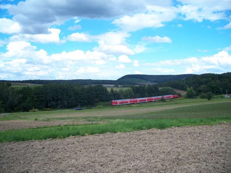 Ein Regionalexpress von Stuttgart nach Heidelberg am 22.08.07 bei lbronn-Drrn.