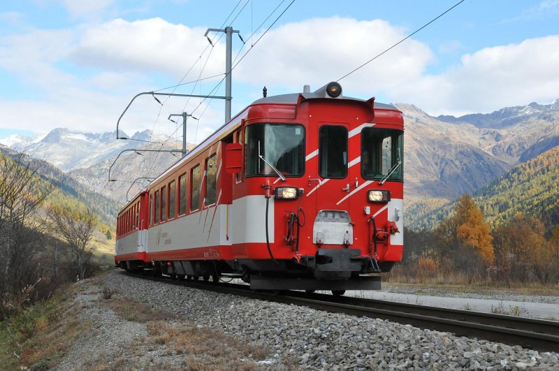 Ein Regionalzug bei Obergesteln am 24.10.08 13:16