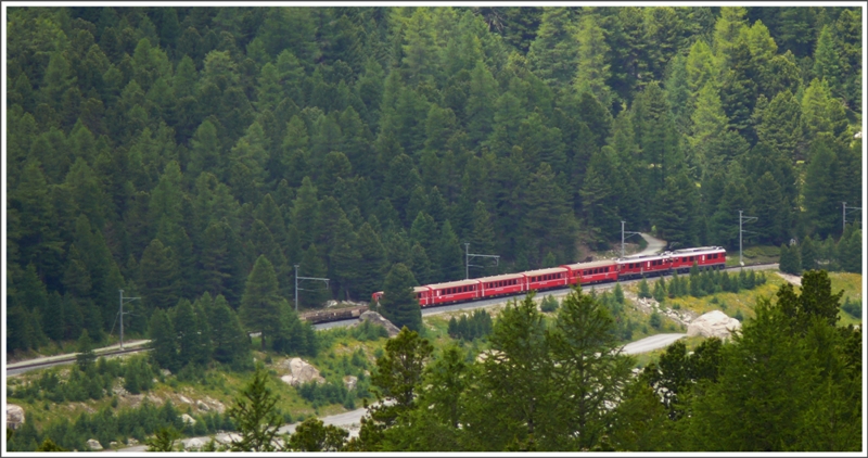Ein Regionalzug fhrt mit ABe 4/4 III 53 und 54 bei Morteratsch Richtung Pontresina. (03.07.2009)