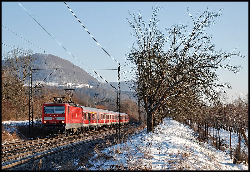 Ein Regionalzug mit einer 143er kurz vor Sen. Ziel des Zuges war Stuttgart Hbf. Aufgenommen am 08.Januar 2009