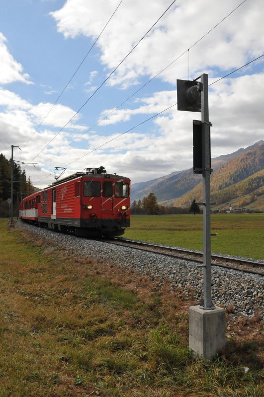 Ein Regionalzug mit Deh 4/4 II kurz vor Obergesteln 24.10.08 13:34