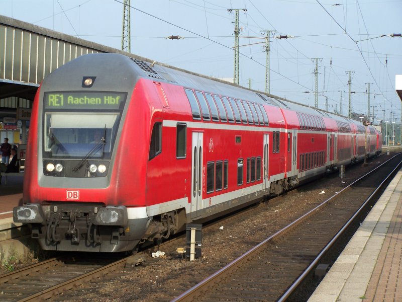 Ein Regionalzug nach Aachen Hbf im Bahnhof Dortmund Hbf. Aufgenommen am 4.Oktober 2007